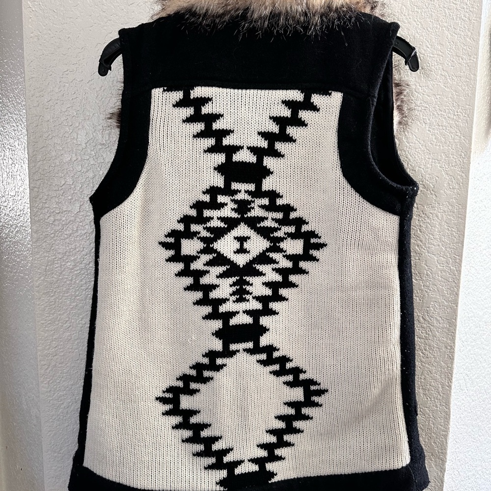 Faux fur collared vest, women’s, L - Picture 3 of 5